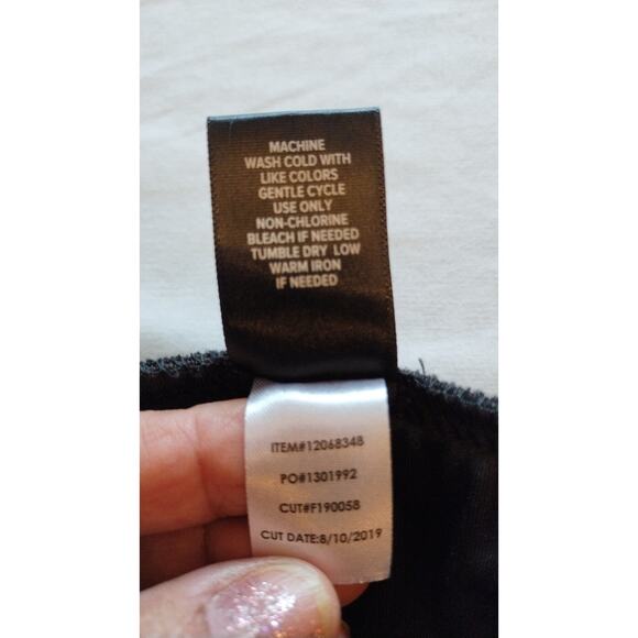 Torrid Black velvet culotte pants Size 2 - Picture 6 of 12